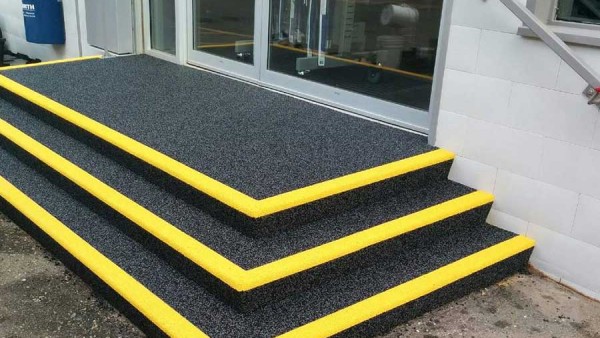 scsp-steps-with-yellow-trim-02